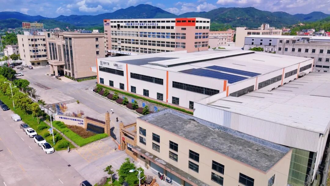 Гуохуа Доорс & Виндовс и Пенгхао Гласс удружују снаге како би створили ново поглавље у врхунским вратима и прозорима